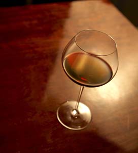 グラスワインは常時十種類以上を用意